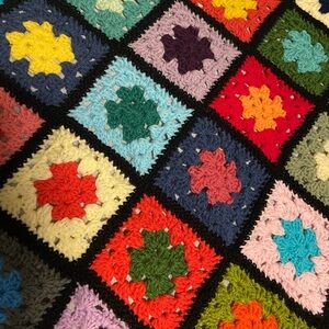Granny Square Lap Blanket Afghan in beautiful preowned condition